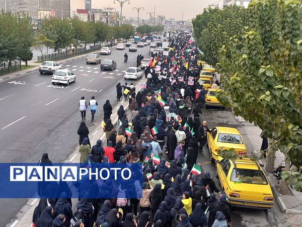 حضور دانش آموزان اسلامشهری در راهپیمایی ۱۳ آبان