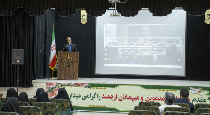  اینبار معلمان پشت میز و نیمکت های مدرسه می‌نشینند 