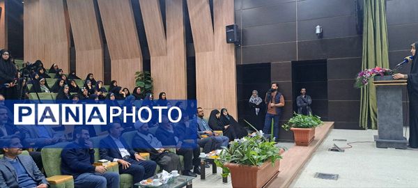 رونمایی از کتاب "اردک دیوانه" 