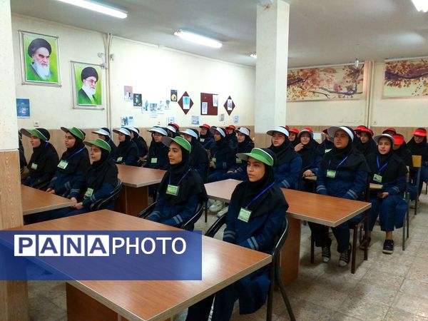 آیین افتتاحیه طرح کانون یاریگران زندگی و برپایی نمایشگاه مبارزه با آسیب‌های اجتماعی در دبیرستان شهید همت ملارد