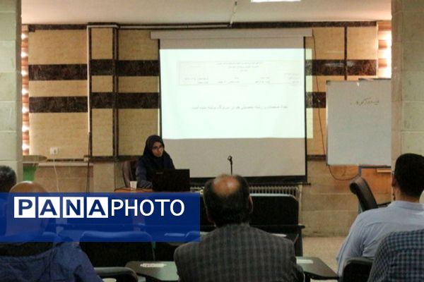 کارگاه طراحی سؤالات استاندارد ریاضی در فیروزکوه 