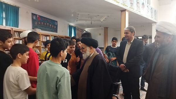 بازدید مسئولین شهرستان از اعتکاف دانش‌آموزی 
