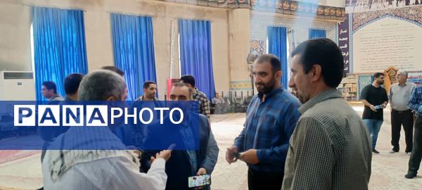 برپایی میز خدمت ادارات در مصلای نماز جمعه شهرستان محمودآباد