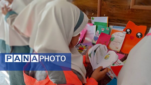 برپایی نمایشگاه کتاب‌های تألیفی و تصویرگری‌شده دانش‌آموزان در دبستان لطیفه