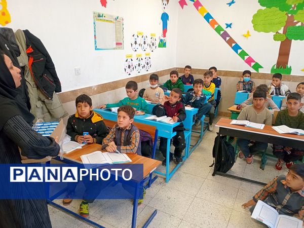 توزیع شیر گامی برای سلامت و نشاط دانش‌آموزان در دبستان شهید پسندیده فدافن 