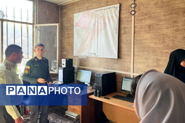 دیدار صمیمی آینده‌سازان با حافظان نظم و امنیت در کلانتری ۱۱ فیروزکوه