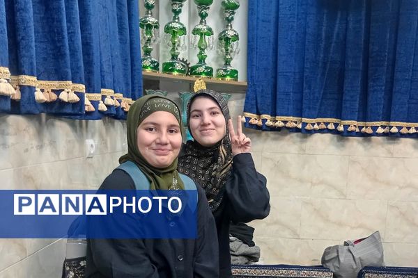 ورود دانش‌ آموزان دختر ناحیه دو شهرری به مراسم معنوی اعتکاف 