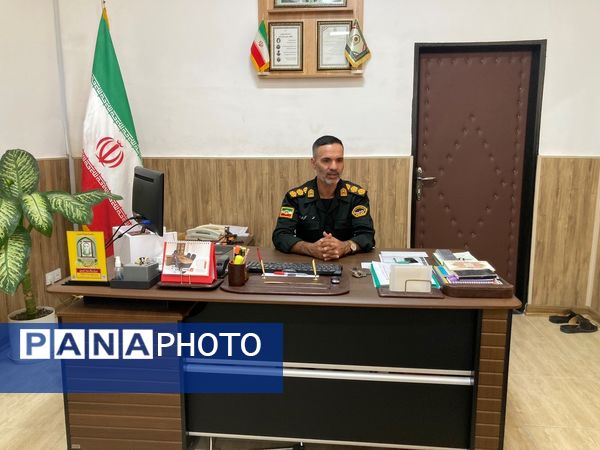 بازدید دانش‌آموزان دبیرستان سمیه از کلانتری ۱۱ بجنورد به مناسبت هفته نیروی انتظامی 