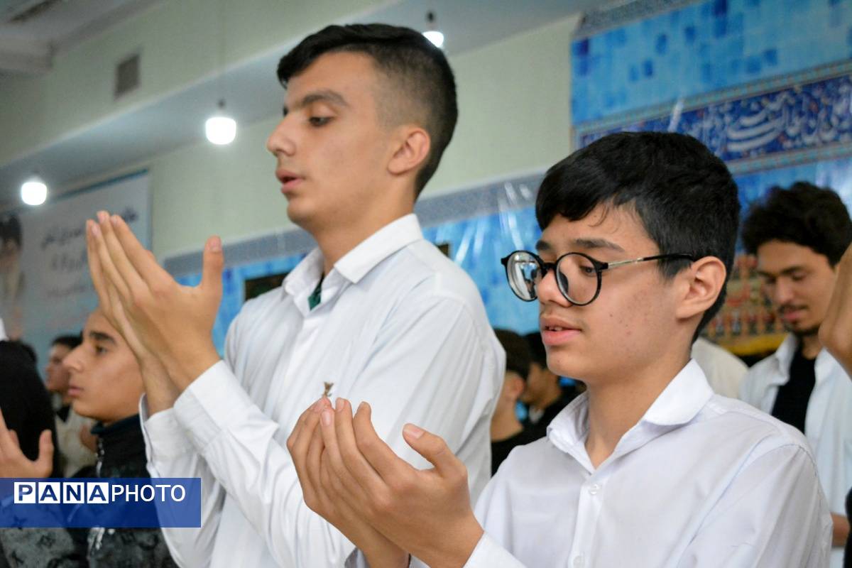 نماز باران در مدرسه شهدای علم و فناوری بهارستان‌دو