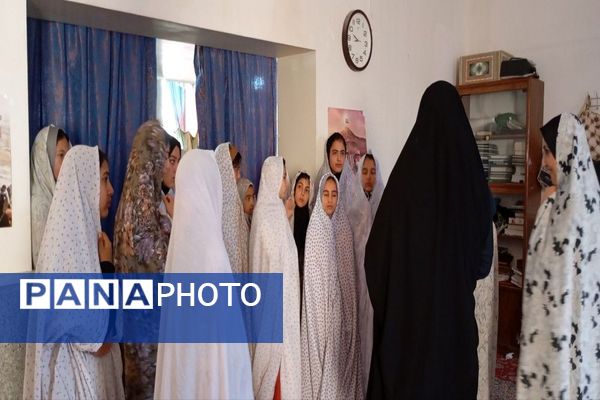 اعتکاف دانش‌آموزی در مسجد جامع شهر بار نیشابور 