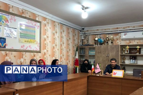  تجلیل از آموزگاران فعال طرح “حامی” در مدرسه هدی  شهرقدس