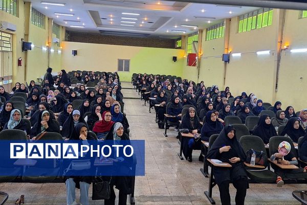 حضور پرشور فرهنگیان ناحیه دو شهرری در کارگاه آموزشی «چگونه میتوانم یک معلم حرفه‌ای باشم»