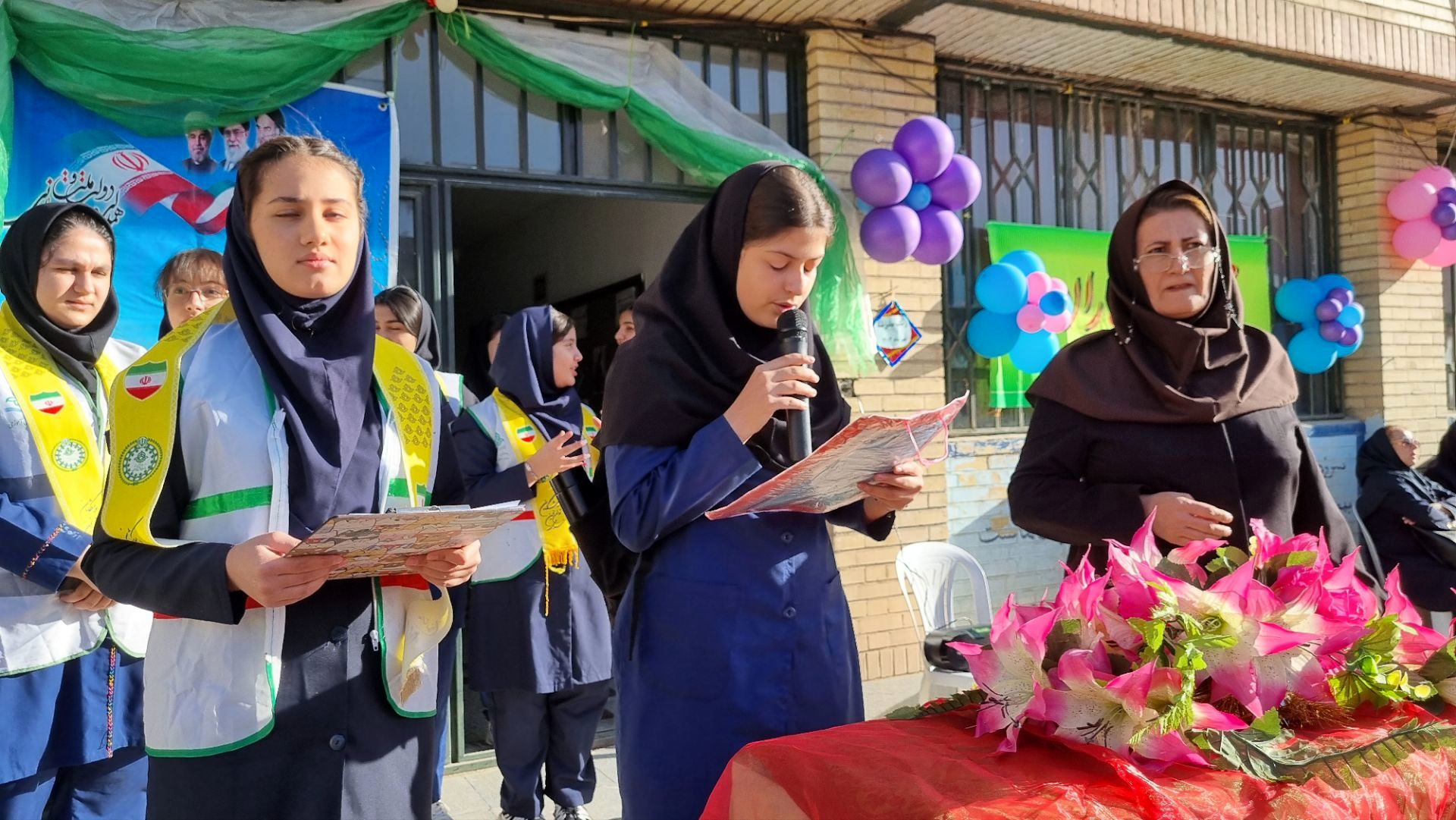 آیین بازگشایی مدارس و آغاز سال تحصیلی در دبیرستان دخترانه زکیه سنندج 