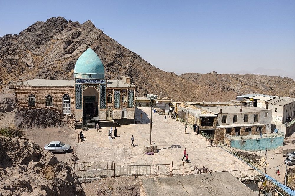 زیارتگاه امامزاده حسین اصغر در دل طبیعت زیبا در استان خراسان رضوی
