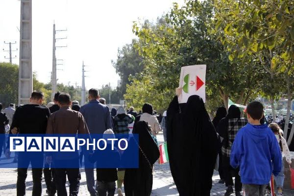 حضور پرشور دانش‌آموزان گچساران در راهپیمایی ۲۲ بهمن