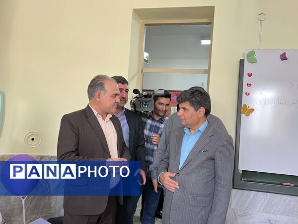 آیین نواختن زنگ مهر در آموزشگاه استثنایی ایثار ناحیه دو مشهد 