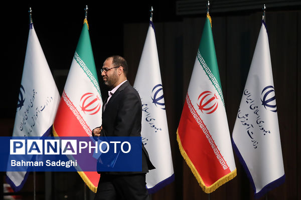 تجلیل از معلمان نمونه کشوری با حضور رئیس جمهوری
