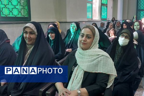 مراسم تقدیر از حافظان قرآن دبستان شهید مجید مجیدی به مناسبت ولادت حضرت زینب (س) در ناحیه دو شهرری