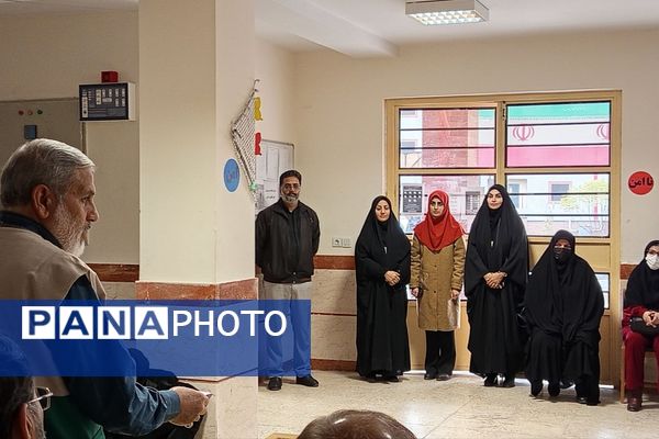 جشن روز مادر و ولادت حضرت زهرا(س) در دبیرستان کریمی شیرازی‌ها با حال‌وهوای چهارشنبه‌های امام‌رضایی