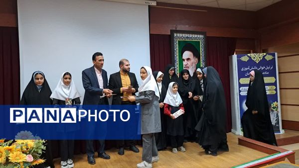 تجلیل از نخبگان قرآنی در نکا