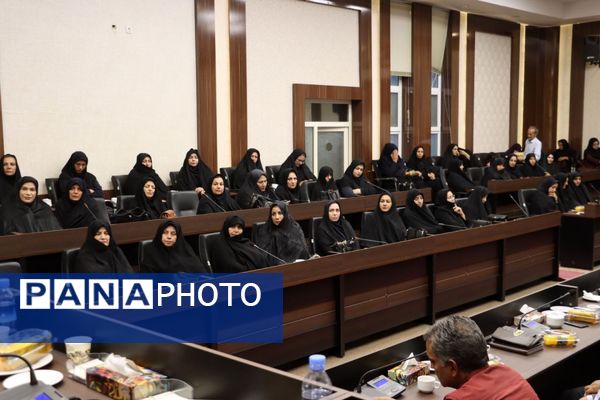 نشست هم‌اندیشی فرهنگیان تربت‌حیدریه با محوریت نهضت مدرسه‌سازی