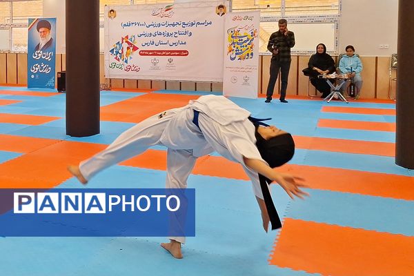 ایجاد انگیزه در دانش‌آموزان ورزشکار با سالن ورزشی مناسب