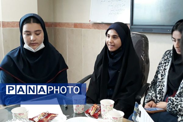 رقابت دانش‌آموزان منتخب در انتخابات منطقه‌ای شورای دانش‌آموزی بهارستان دو