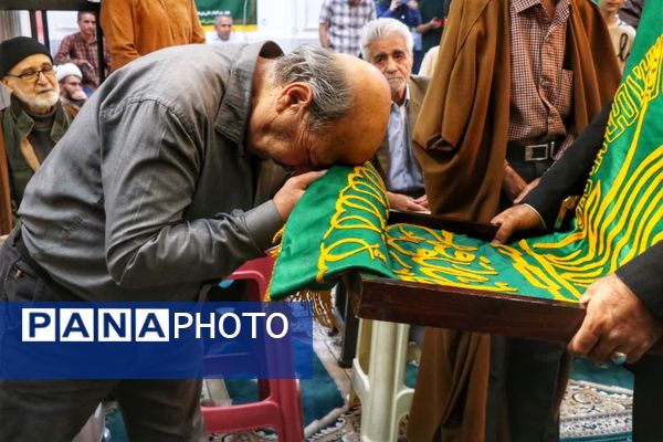 پرچم متبرک امام رضا (ع) در جشن ولادت امام رئوف در مسجد امام حسن عسکری (ع) بجنورد 