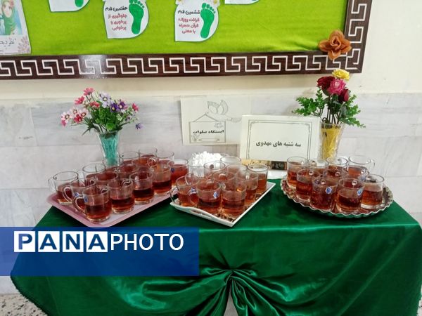 برپایی ایستگاه صلواتی در دبیرستان حاج مهدی روحانی شهرستان خلیل آباد 