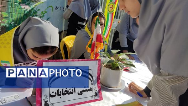 انتخابات شورای دانش آموزی در دبیرستان نمونه دولتی مهرورزان خواف
