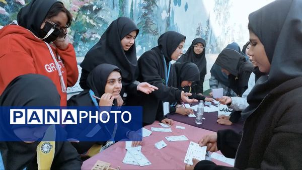 انتخابات شورای دانش آموزی دبیرستان شاهد تکتم ناحیه۳