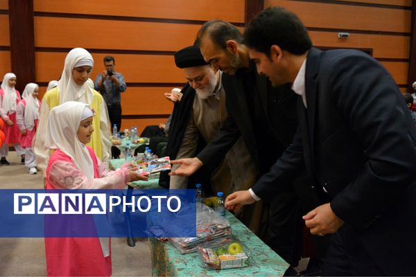 نشست هم‌اندیشی معاونین پرورشی، روحانیون امین و ائمه جماعات در بهارستان‌دو