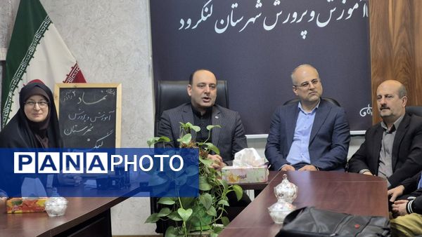 درخشش دختران کتاب‌نوش لنگرود در مسیر همایش کشوری