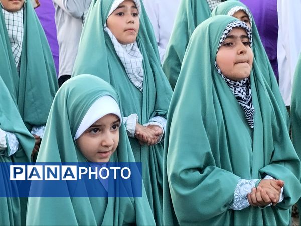 گوشه‌ای از راهپیمایی غدیر خونین در مشهد مقدس