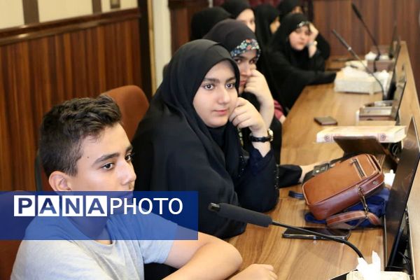 تجلیل از دانش‌آموز خبرنگاران پانا ناحیه یک شهرری به مناسبت روز خبرنگار