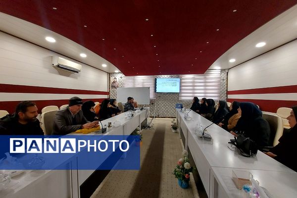 دوره صلاحیت‌های حرفه‌ای متصدیان پایگاه تغذیه سالم منطقه کهریزک 