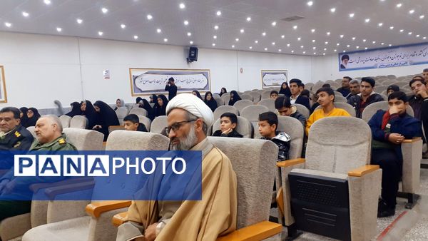 تجلیل از برگزیدگان مسابقات قرآن و عترت بسیج در خلیل آباد