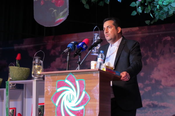 شهدا راه و رسم زیستن و ایستادگی را به ما آموخته‌اند