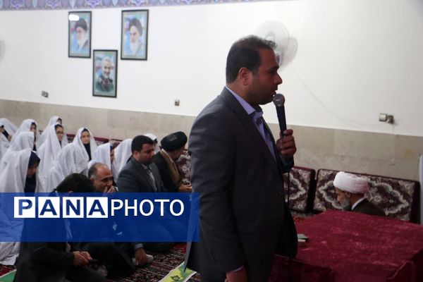برپایی نماز جماعت همراه با بزرگداشت و تجلیل از مقام‌آوران دانش‌آموزی مدرسه نمونه دولتی ارشاد