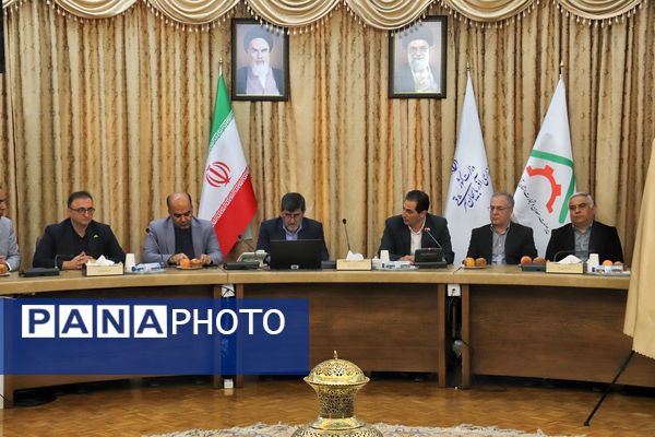 آیین رونمایی از پوستر گرامیداشت روز ملی صنعت و معدن