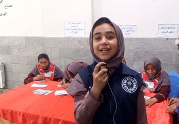 دانش‌آموزان دبستان معلم، رای خود در انتخابات شورای دانش آموزی را به صندوق انداختند