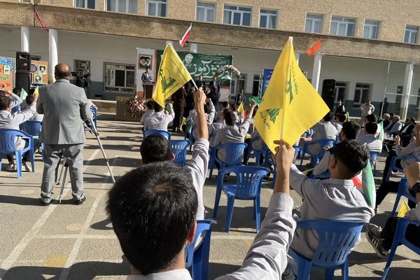 دانش‌آموزان پای انقلاب ایستاده‌اند