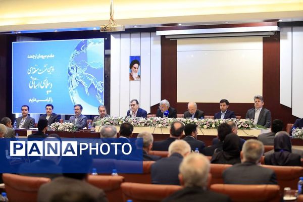 پنل همکاری‌های اقتصادی، استانی ، تجاری، سرمایه‌گذاری و مناطق آزاد