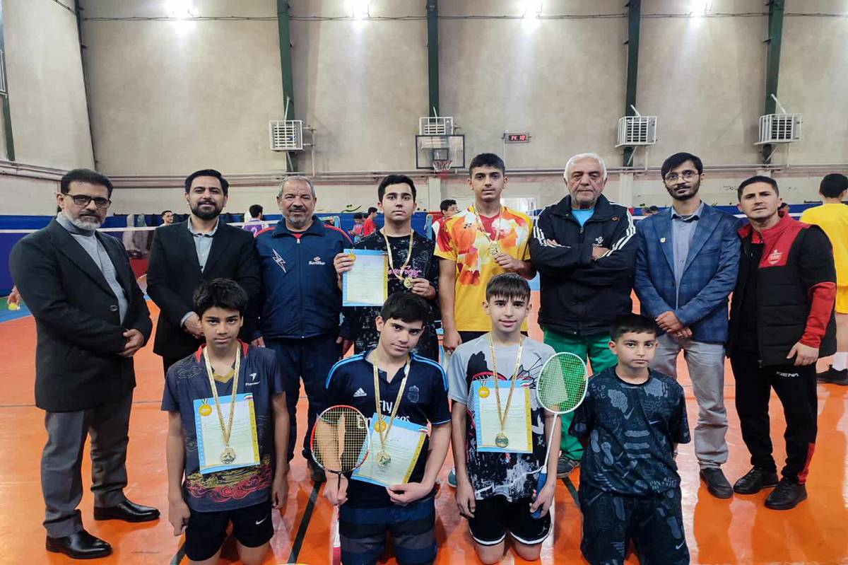 قهرمانی تیم متوسطه اول مدرسه شهدای هسته‌ای در مسابقات بدمینتون منطقه ۱۴