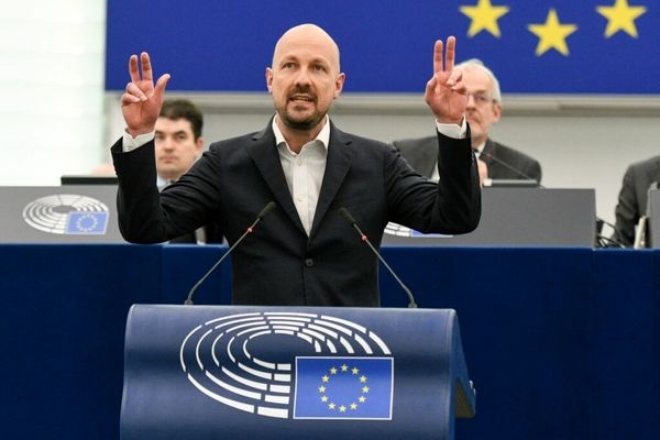 انتقاد تند نماینده اروپایی از عدم محکومیت حملات آمریکا و اسرائیل به ایران