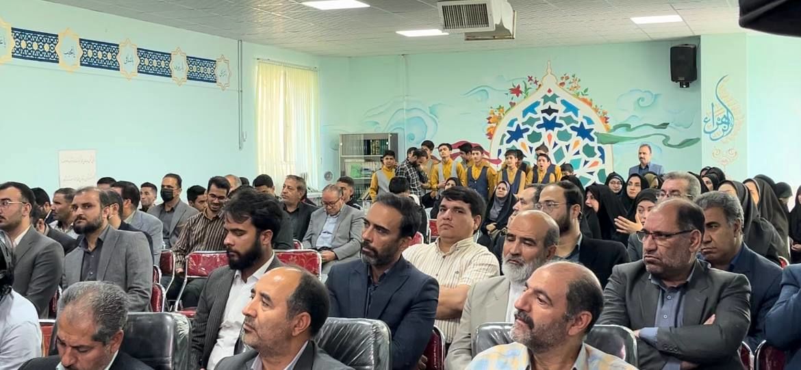 افتتاح پنل خورشیدی ۴۰ کیلوواتی در اداره آموزش و پرورش ناحیه ۷ مشهد