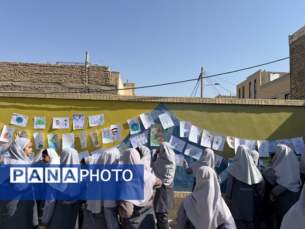 از «درخت آرزوها» تا «نمایشگاه هنری» در جشن روز کودک دبستان احمد کاظمی ۲