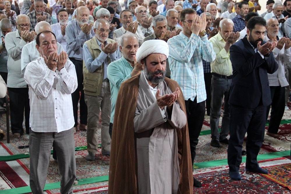 برگزاری نماز جمعه شهر قیامدشت با حضور رئیس اداره آموزش و پرورش ناحیه یک شهرری