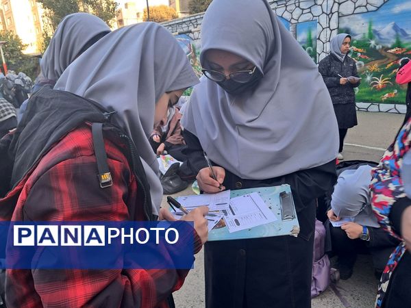 شور و نشاط دانش‌آموزان مدرسه حضرت معصومه (س) ناحیه 4 کرج در انتخابات شورای دانش‌آموزی