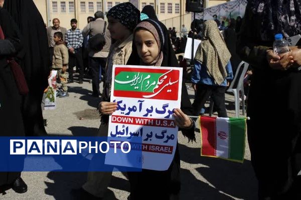 حضور پرشور دانش‌آموزان گچساران در راهپیمایی ۲۲ بهمن